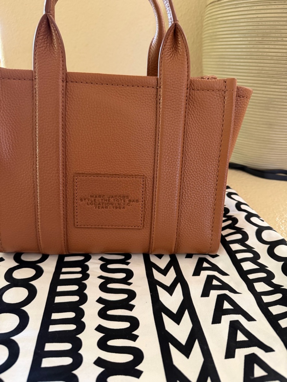 Marc Jacobs The Tote Bag — SMALL - Picture 2 of 10